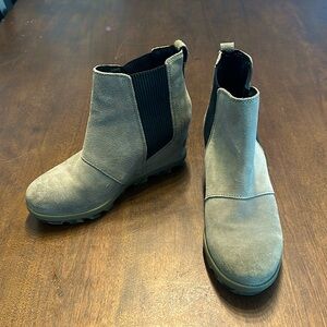 Sorel size 7 booties